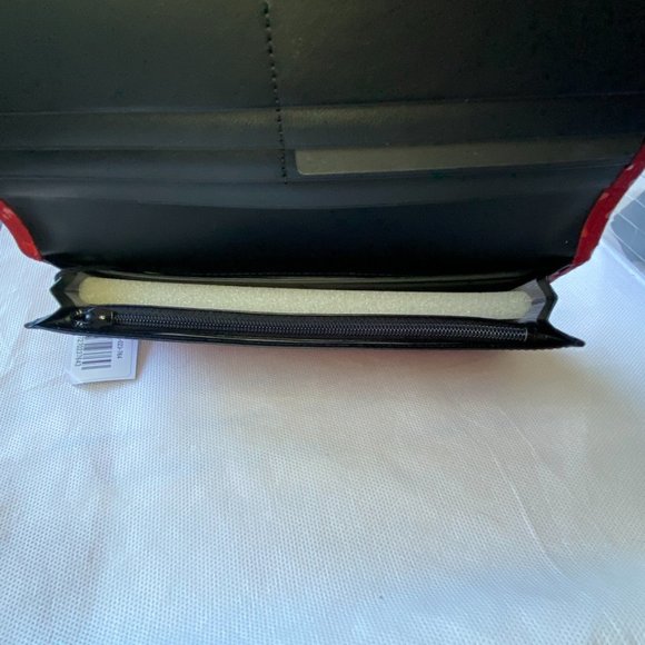 Inden Japanese Designer Handmade Lacquered Red Leather Heart Wallet - Picture 6 of 13